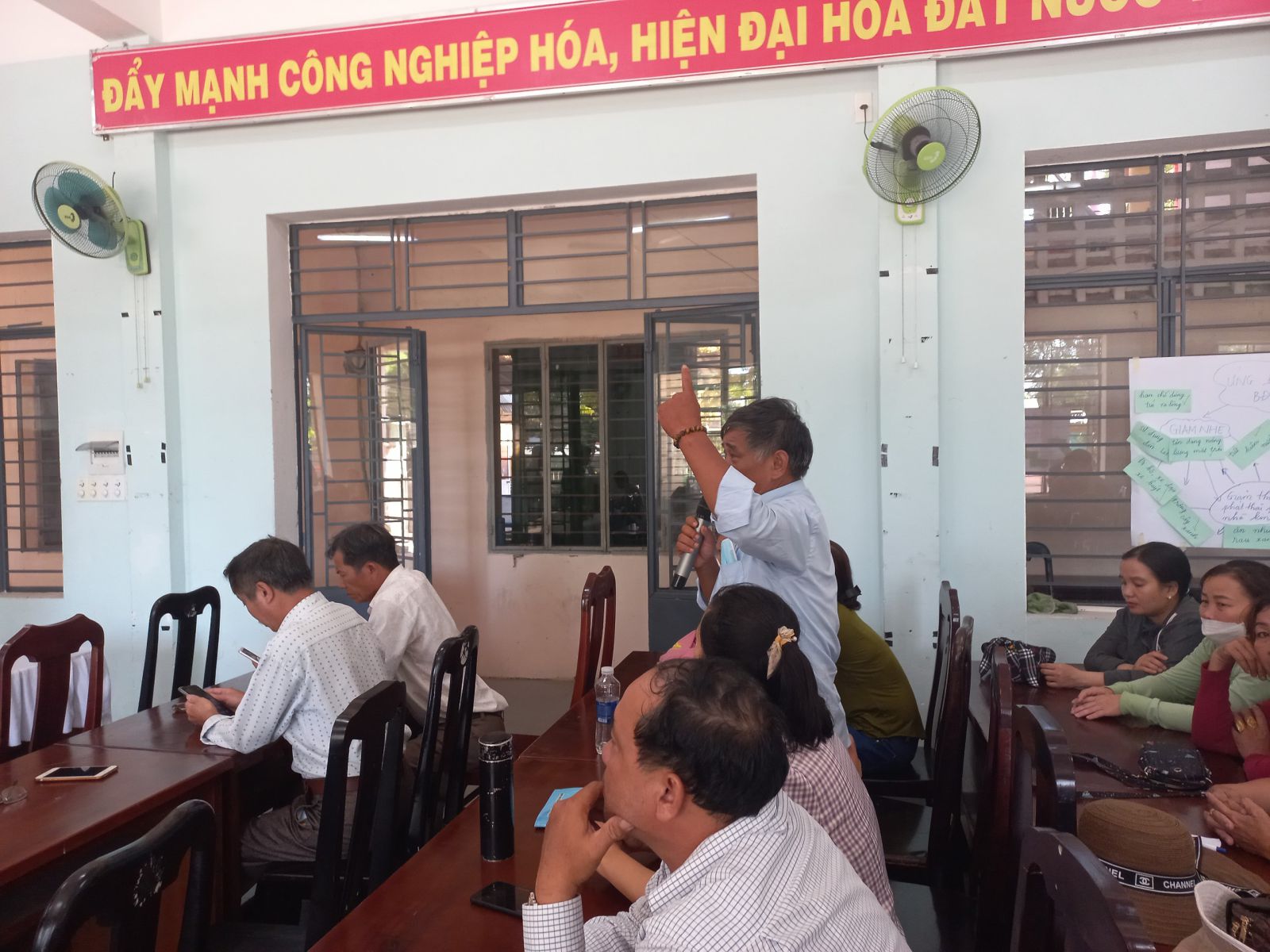 The core group shared contents in the training process (Hoa Vang)